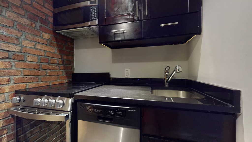 234 West 14th Street - Photo 6