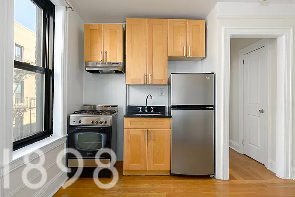 30-49 Crescent Street - Photo 3
