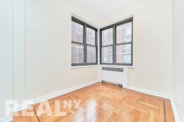 East 24th Street - Photo 9