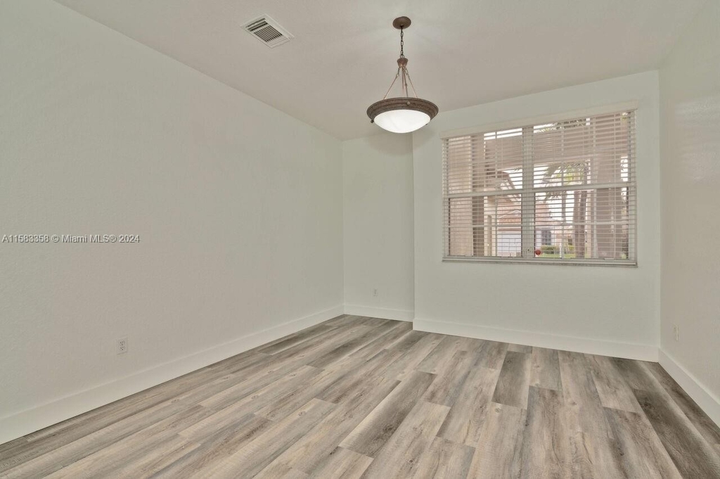 340 Sw 187th Ave - Photo 13