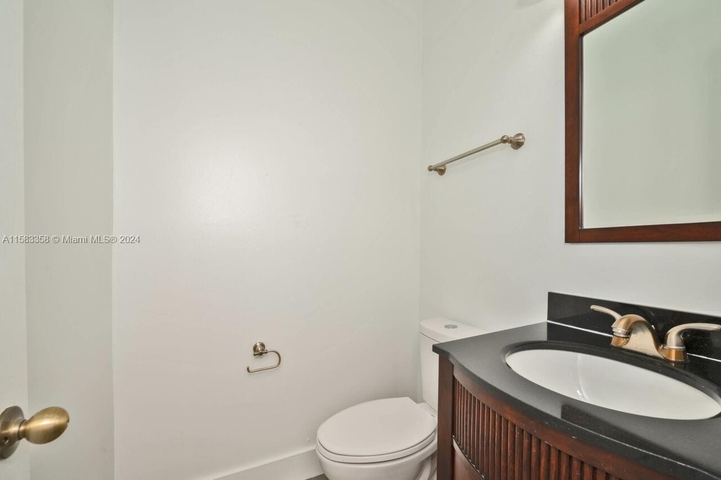 340 Sw 187th Ave - Photo 14