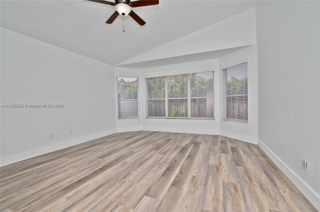 340 Sw 187th Ave - Photo 18