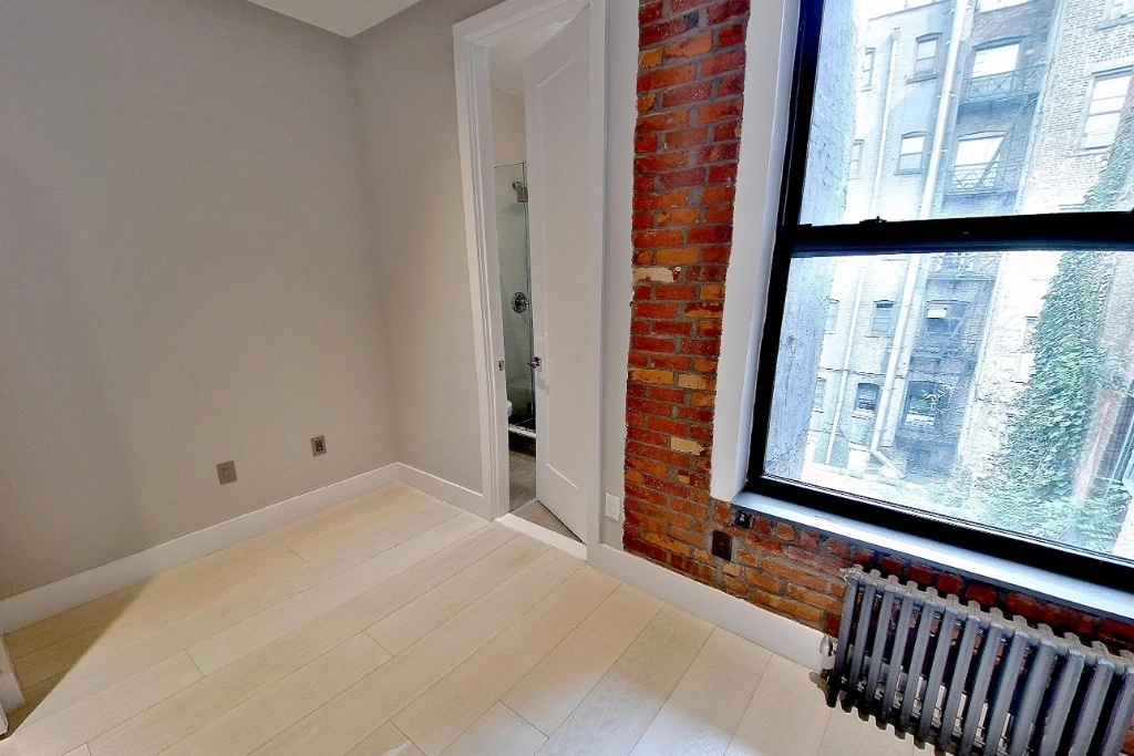 UPPER EAST Side 82nd 3-Bed  - Photo 4