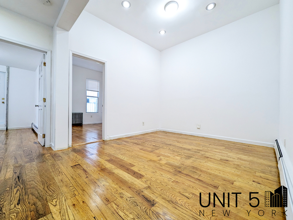 901 Willoughby Avenue - Photo 2