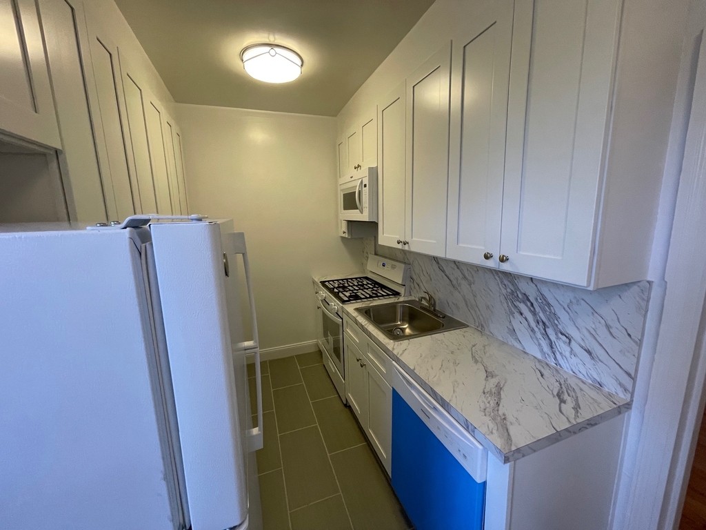 172-90 Highland Avenue - Photo 1