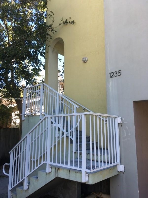 1235 Nw 9th Ave - Photo 3