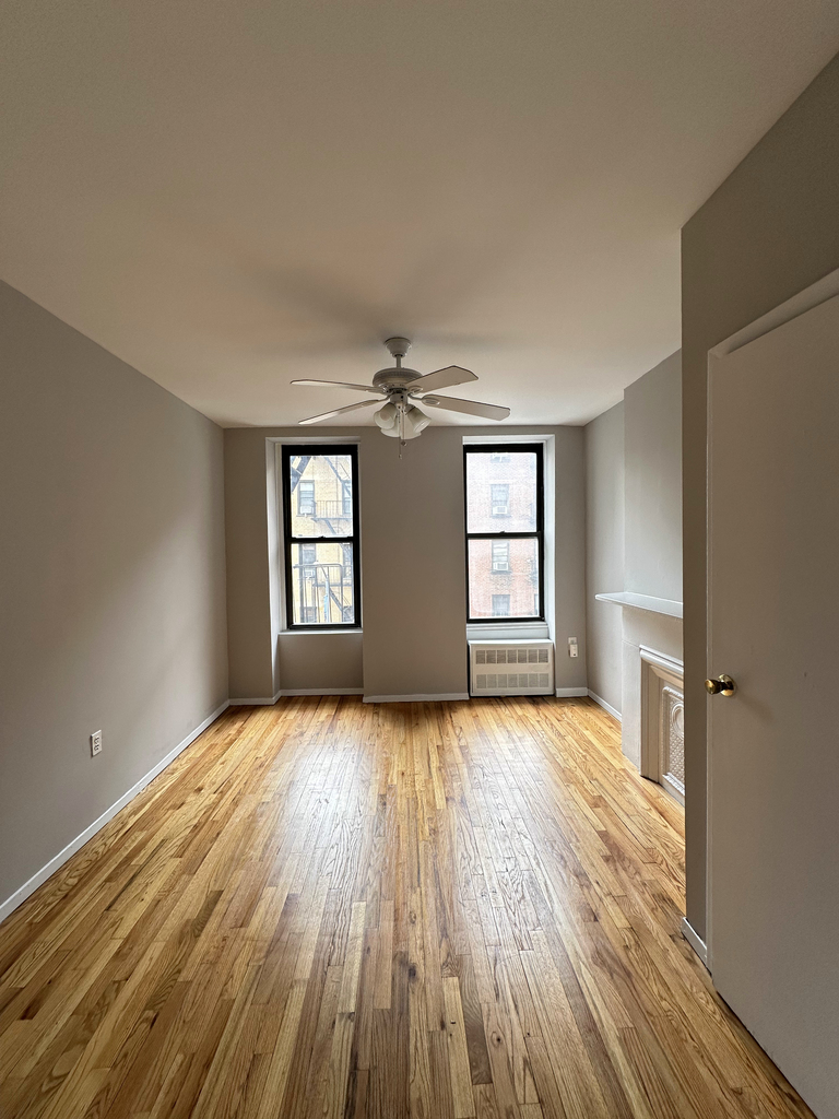 East 28th Street (Between 2nd Ave & 3rd Ave) - Photo 4
