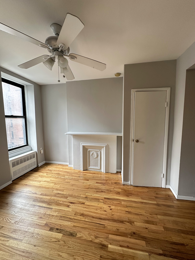 East 28th Street (Between 2nd Ave & 3rd Ave) - Photo 5