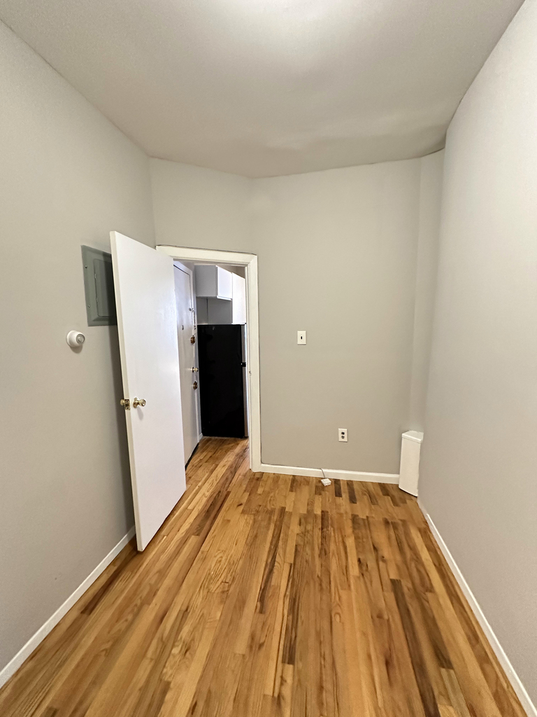 East 28th Street (Between 2nd Ave & 3rd Ave) - Photo 9