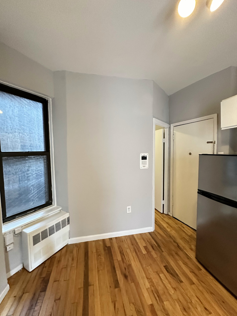 East 28th Street (Between 2nd Ave & 3rd Ave) - Photo 3