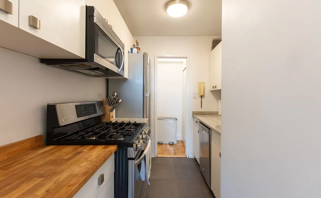 460 East 79th Street - Photo 5