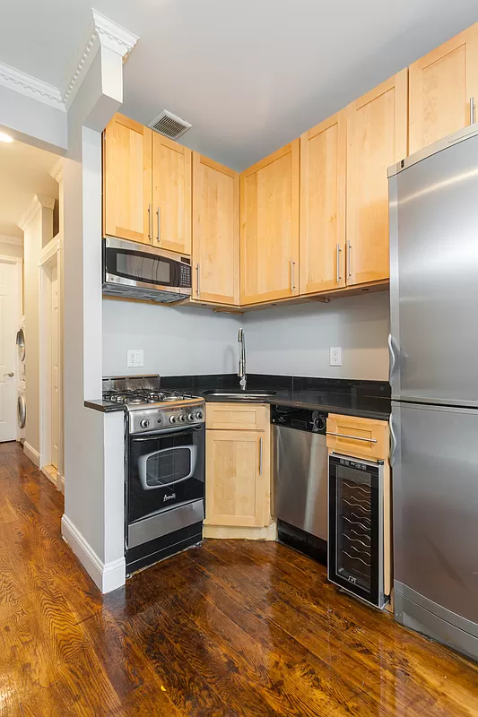 722 10th Avenue - Photo 0