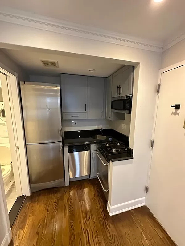 722 10th Avenue - Photo 2