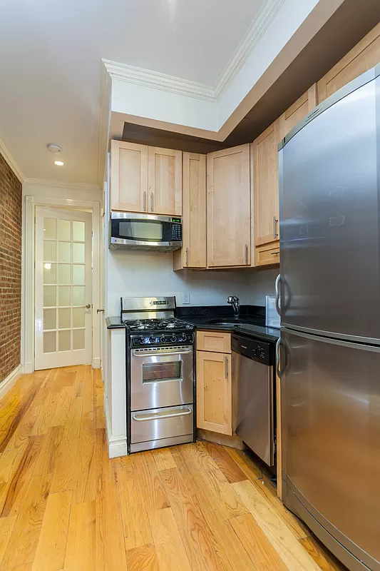 3BR in Hell's Kitchen - Photo 0