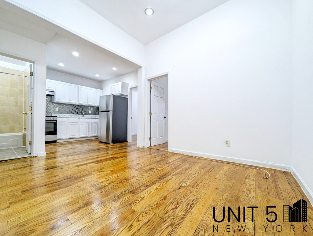 901 Willoughby Avenue - Photo 1