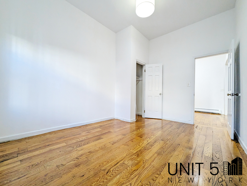 901 Willoughby Avenue - Photo 3
