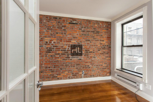 East 18 Street - Photo 1