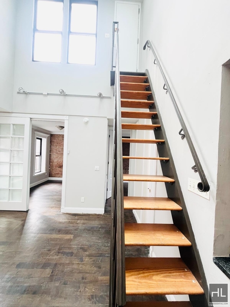 East 18 Street - Photo 15