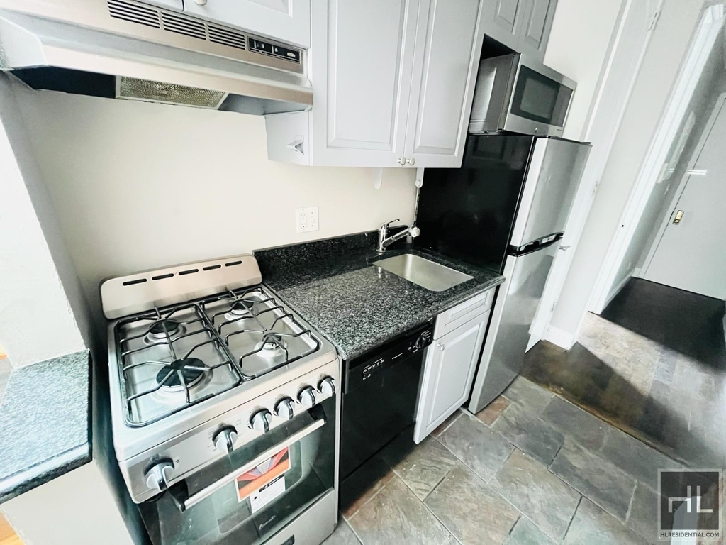 East 18 Street - Photo 10