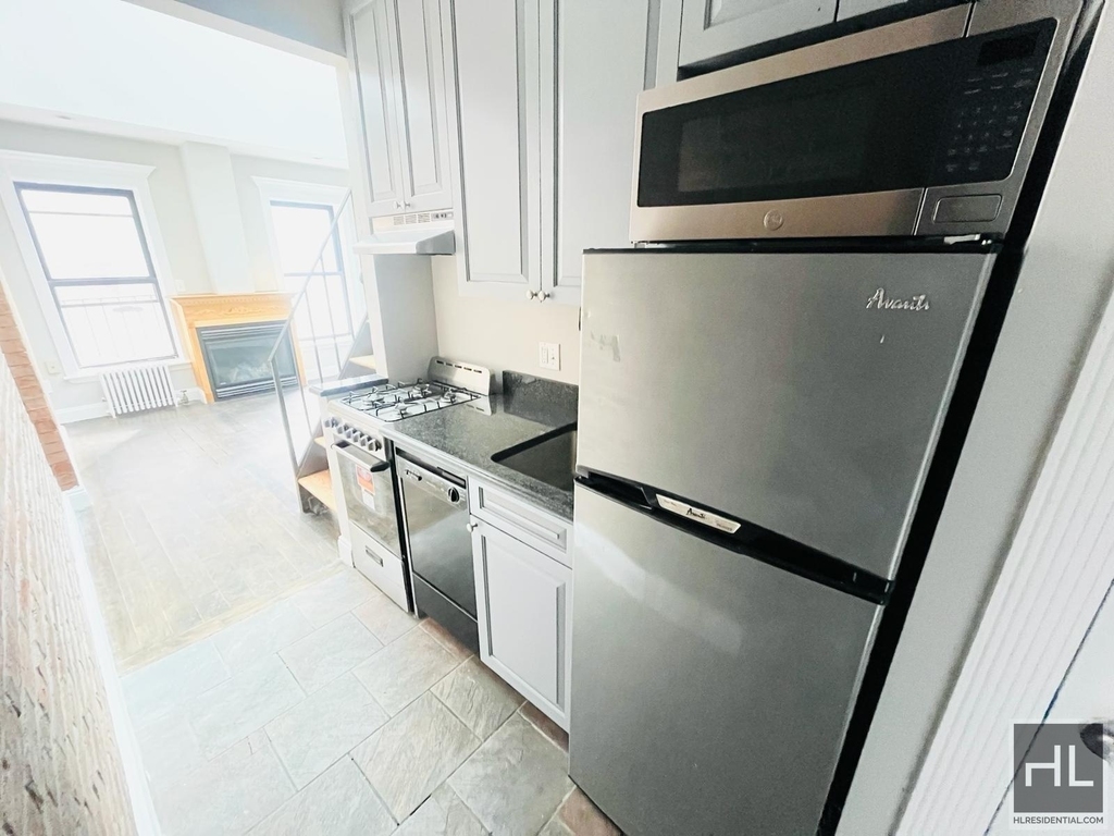 East 18 Street - Photo 11