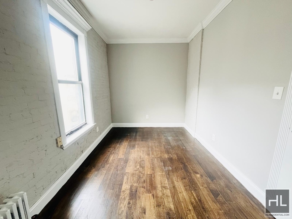 East 18 Street - Photo 13