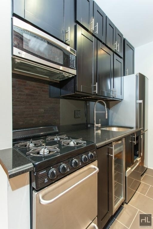 E 18th St. - Photo 4