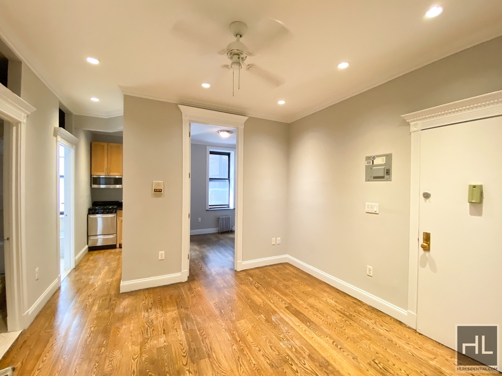 E 18th St. - Photo 4