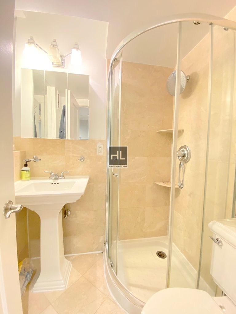 E 18th St. - Photo 8