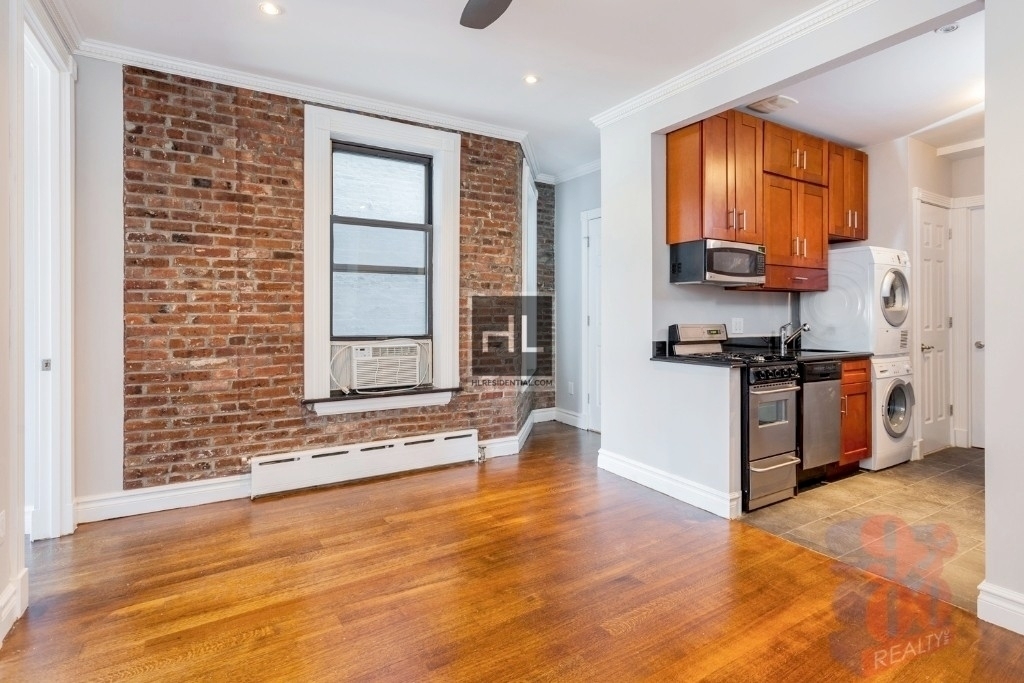 E 18th St. - Photo 2