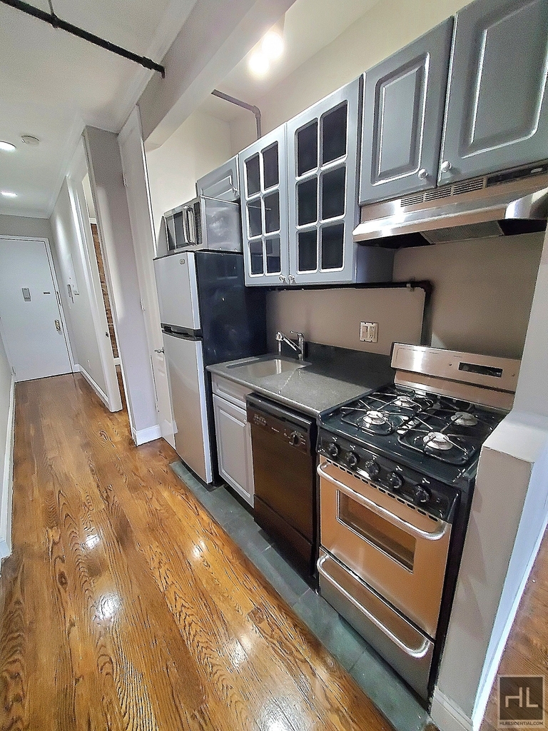 East 18th Street - Photo 4