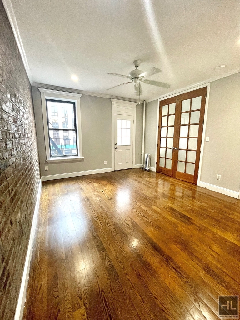 East 18 Street - Photo 8