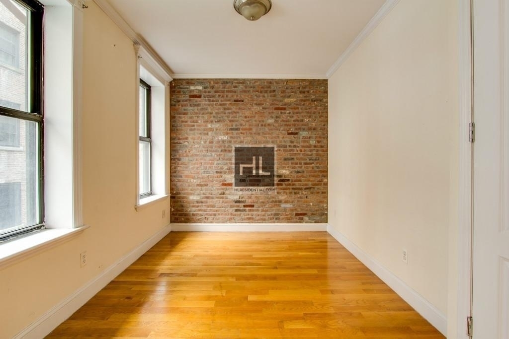 East 18 Street - Photo 1