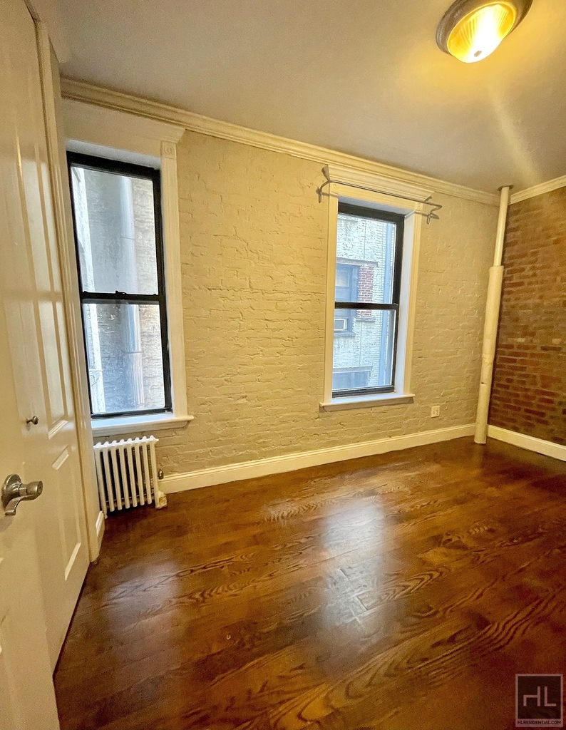 East 18 Street - Photo 7