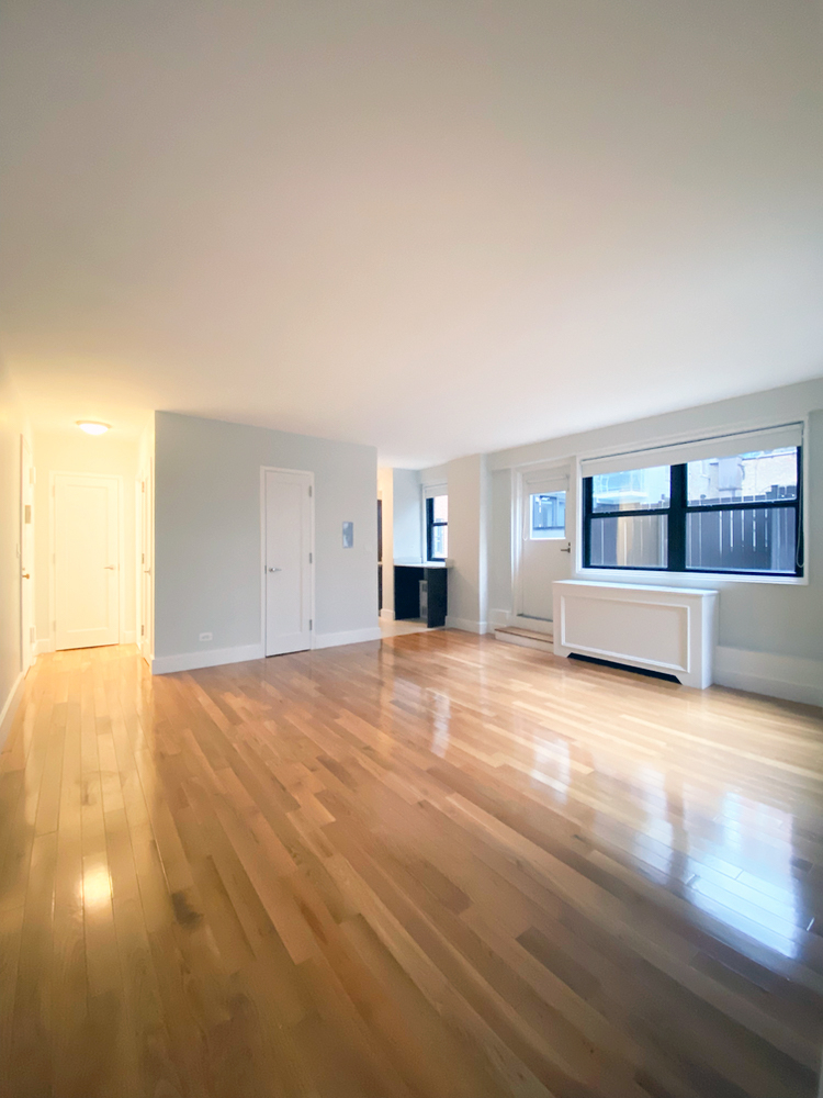 East 33 Street - Photo 5