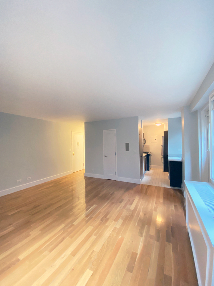 East 33 Street - Photo 0