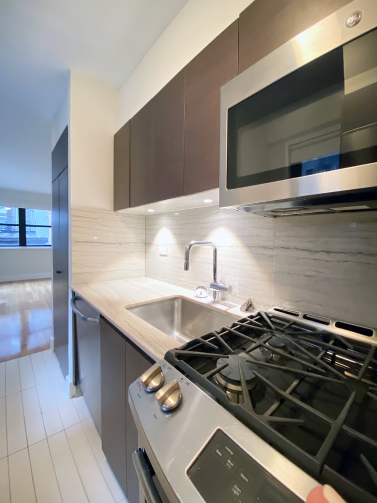 East 33 Street - Photo 9