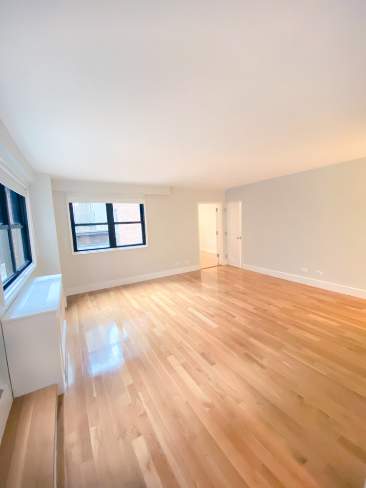 East 33 Street - Photo 6