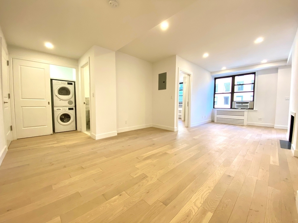 East 48th Street - Photo 5