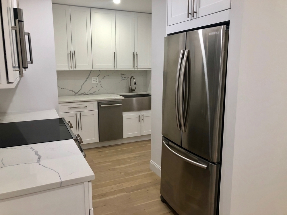 East 48th Street - Photo 10