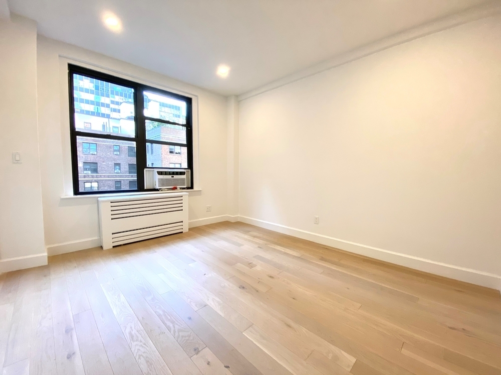 East 48th Street - Photo 1