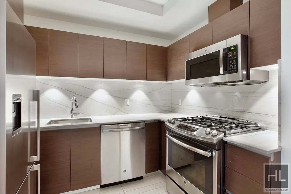 East 58 Street - Photo 2