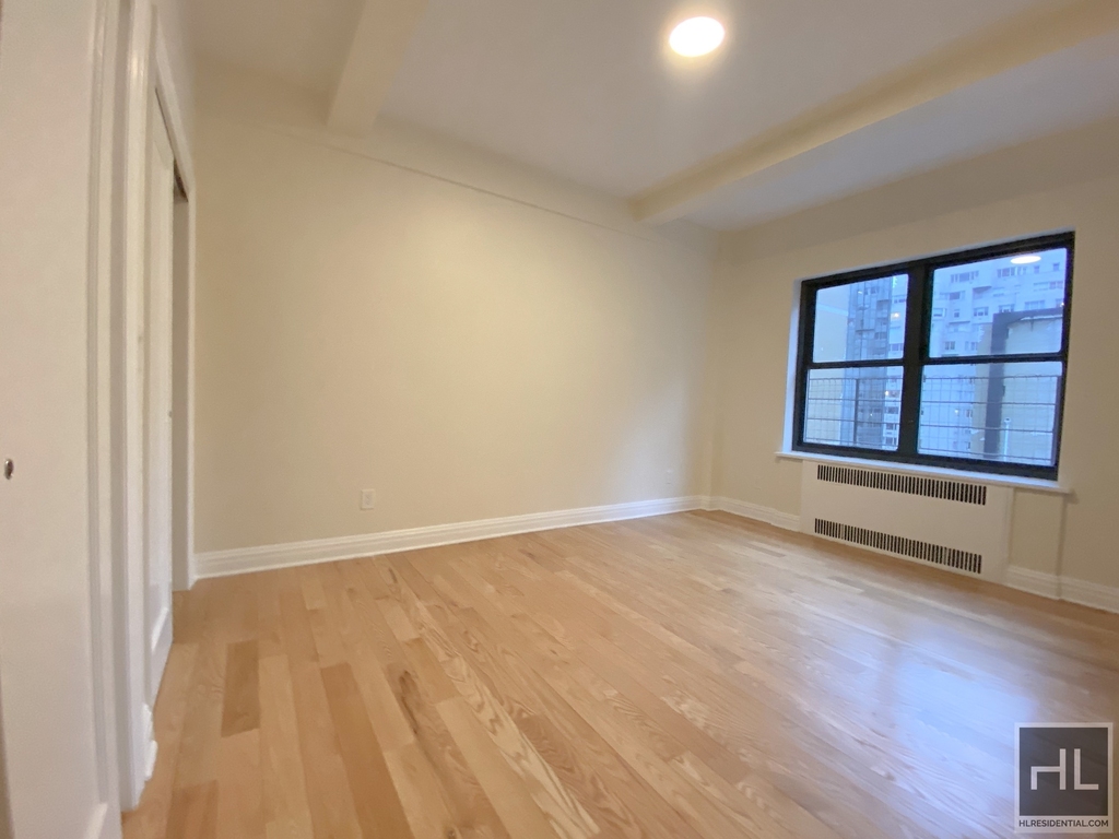 East 56 Street - Photo 11