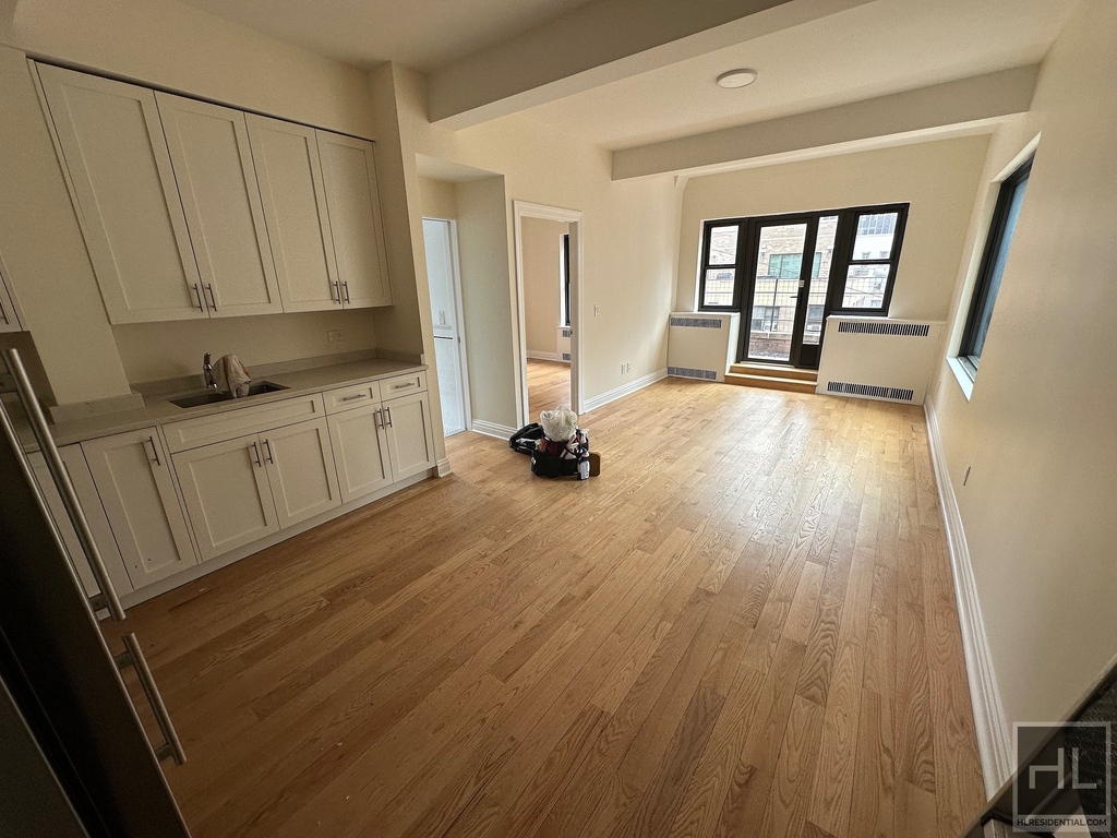 East 56 Street - Photo 18