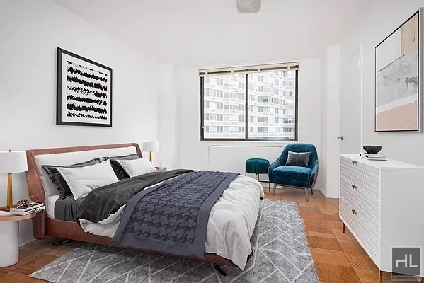 East 52nd Street - Photo 2