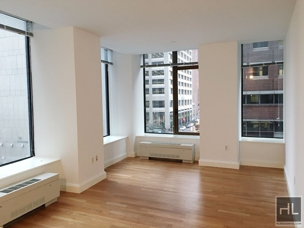 Hanover Square - Photo 2