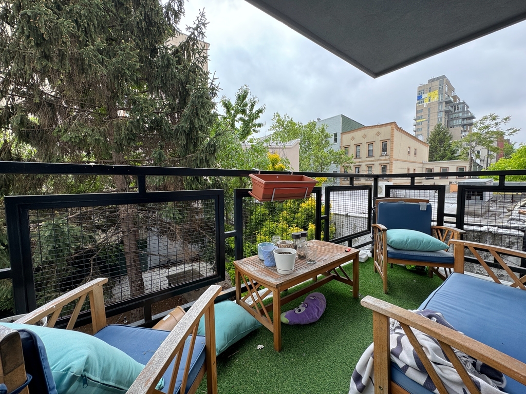 77 Berry Street - Photo 1