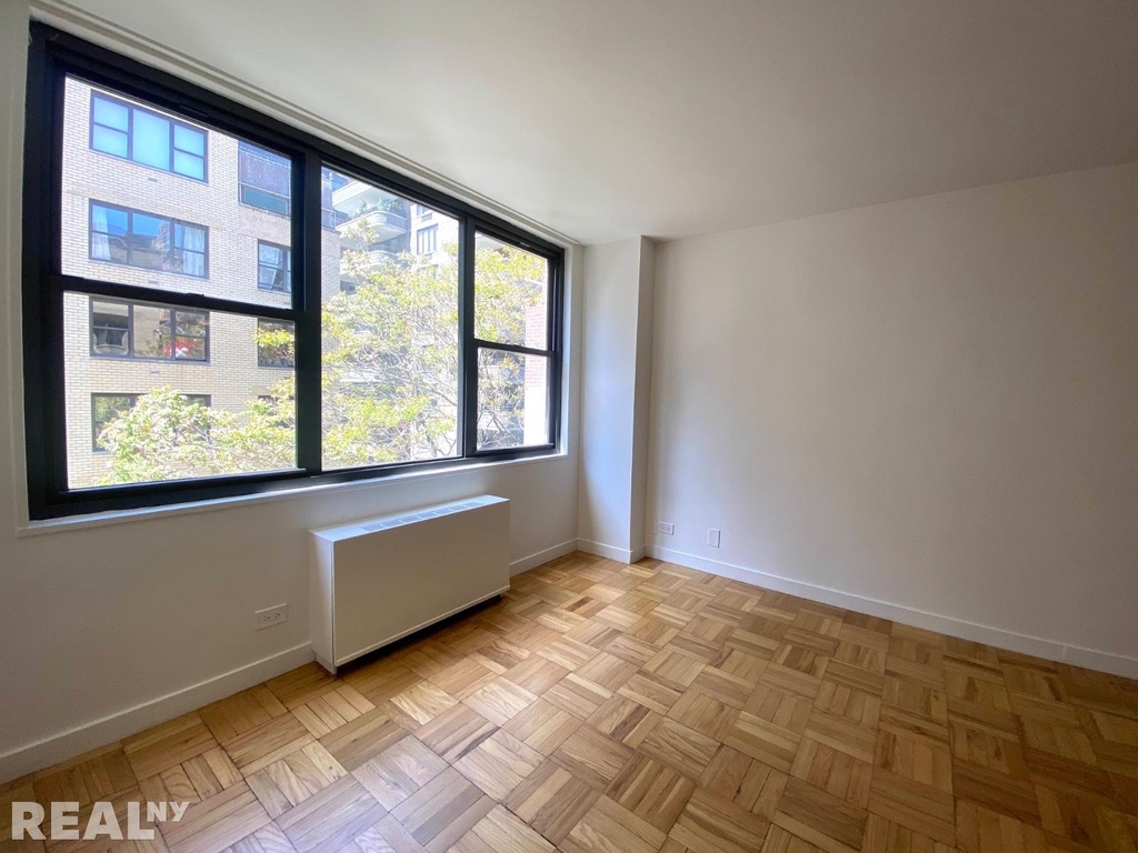E 49th St - Photo 0