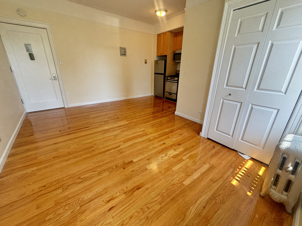 West 13th Street - Photo 7