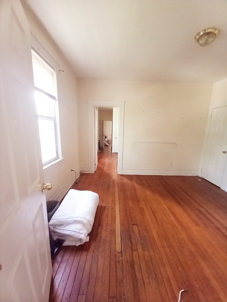 22 Clove Road - Photo 2