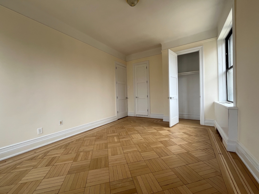 West 98th Street - Photo 10